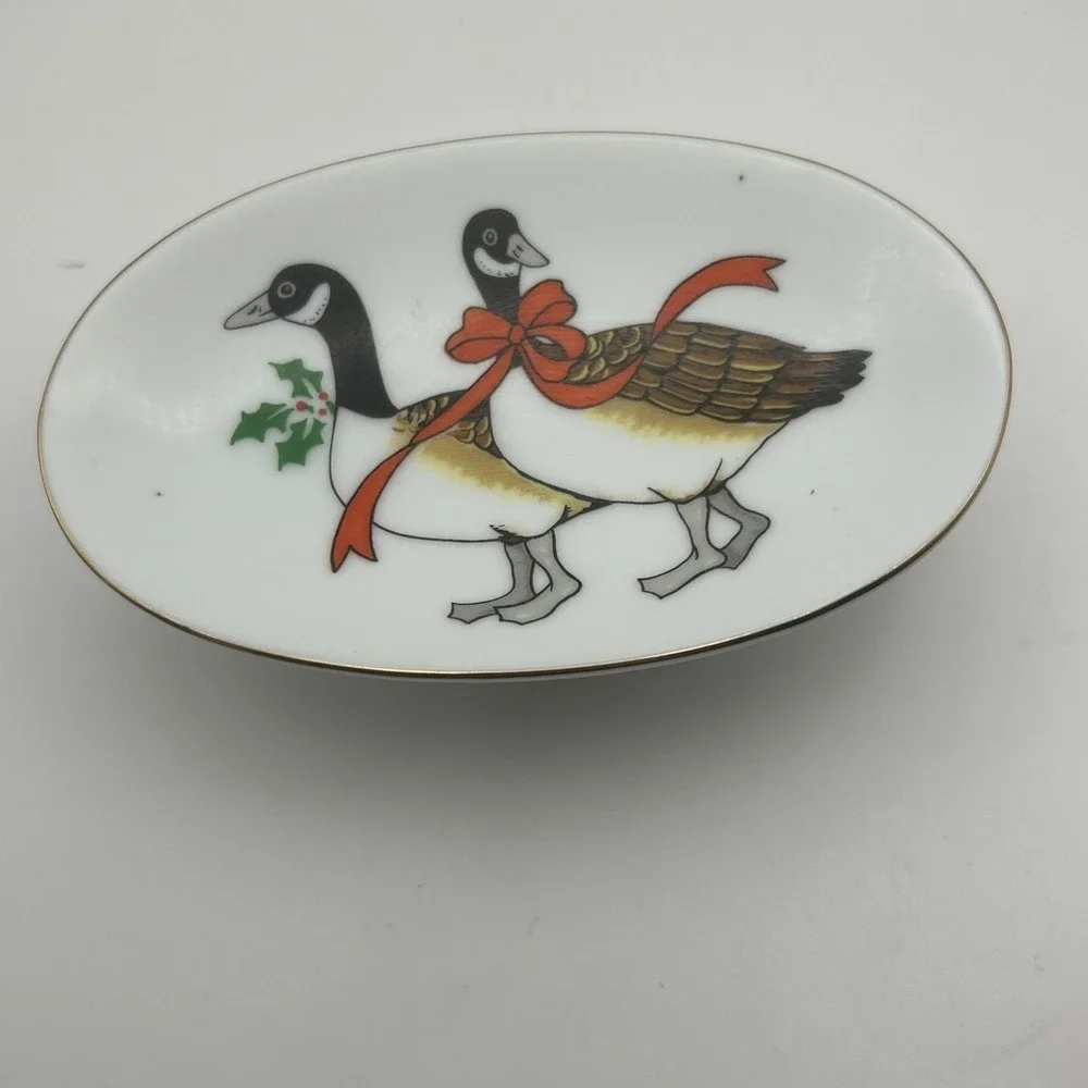 Vintage Christmas Geese Red Ribbon‎ Porcelain Soap Dish Gold Trim Made in Korea